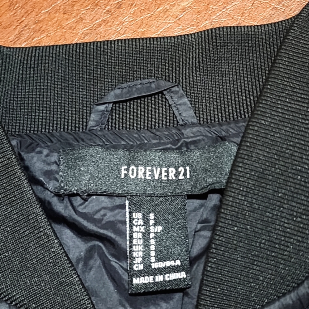 Forever 21 Puffer Jacket - Picture 3 of 5